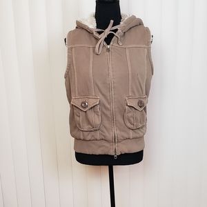 GAP Winter Tan Sleeveless Warm Vest Size Small